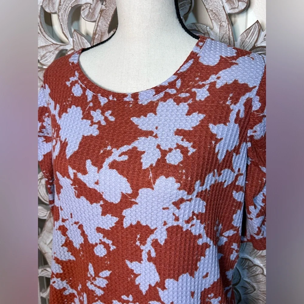 EUC Simply Vera Vera Wang  Knit Floral Blouse Ruched Sleeves Sz L - Picture 4 of 6